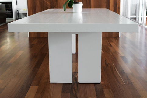 mesa comedor laqueada blanca texturada moderna