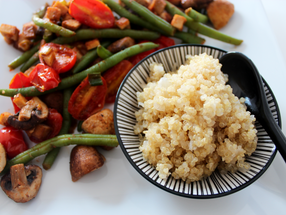 Räuchertofu-Bohnen-Pfanne mit Quinoa