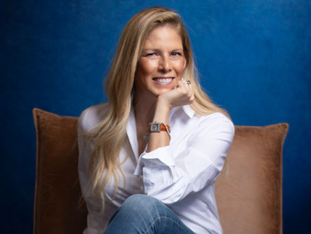 צילום תדמית מקצועי לסוכנת נדל"ן — פורטרט עסקי שמשדר אמינות ומקצועיות. צילום: שרון גבאי