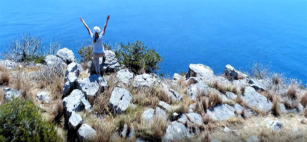 7 Bestselling Stock Content For The Month of January 2019 123RF Blog - Woman standing on cliff