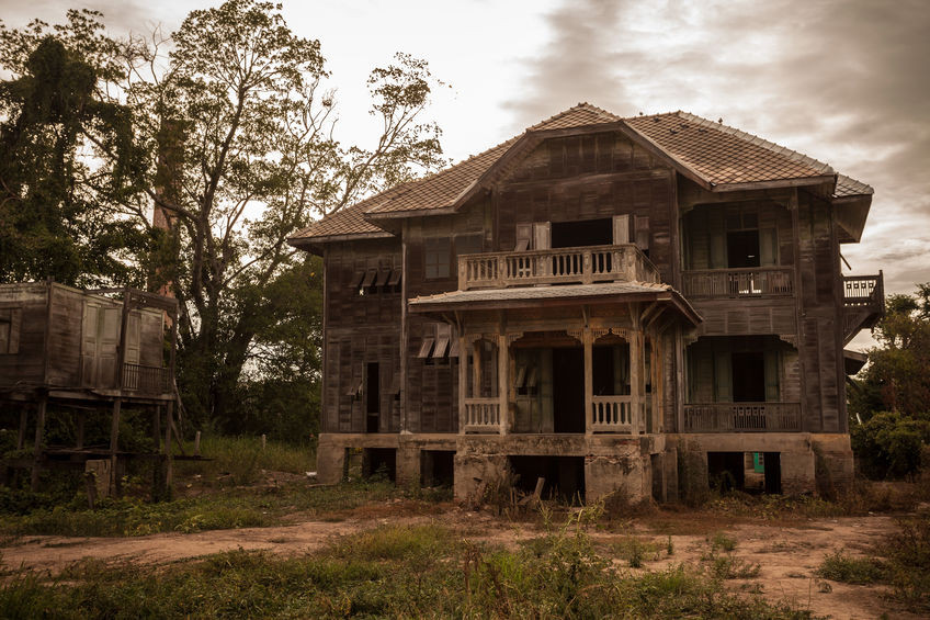 Stock Photography Recreates The Notebook This Valentine’s Day 123RF Blog - Old abandoned mansion