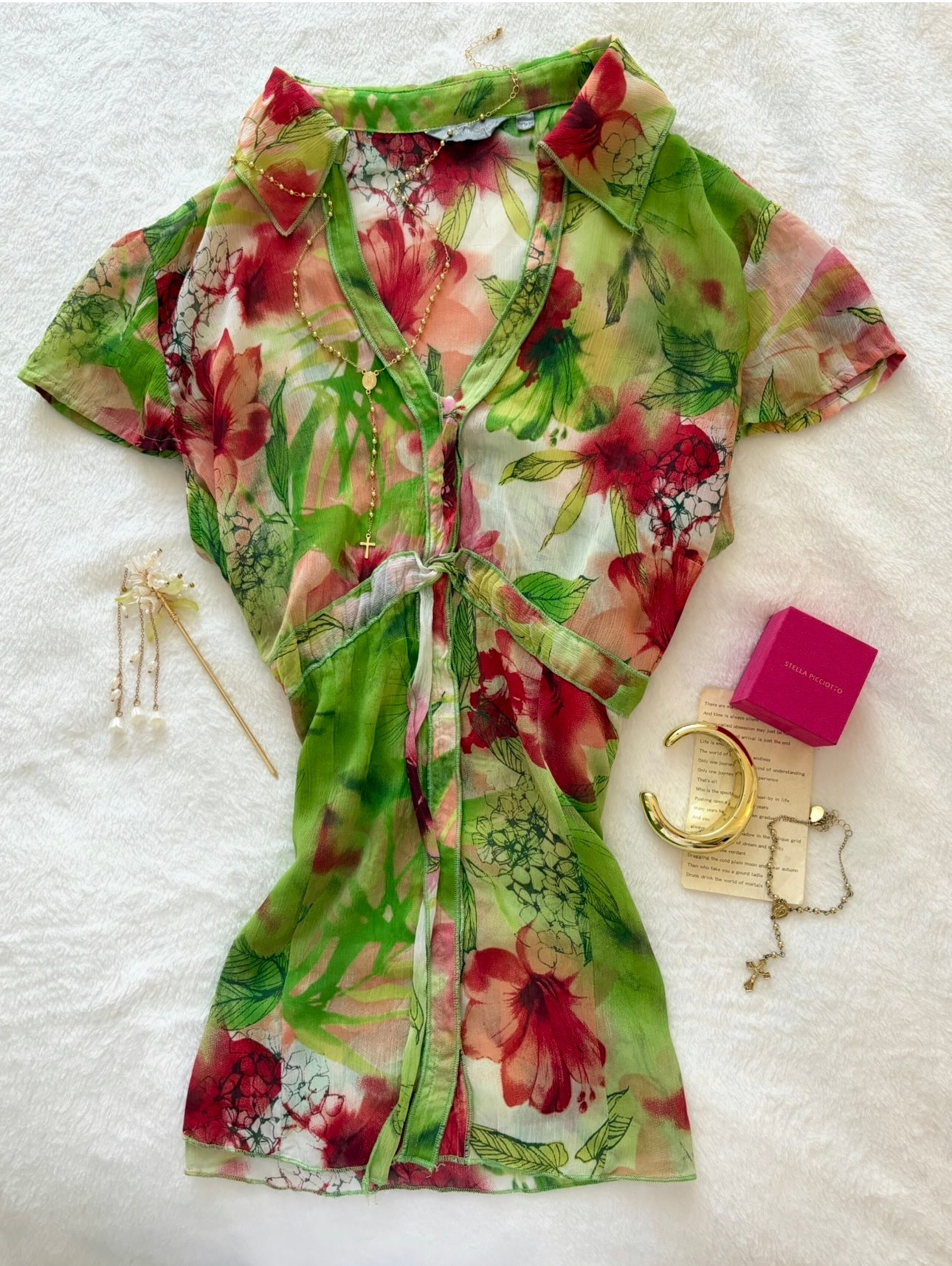 ❀ Indie Vintage Green & Red Floral Graphic Shirt ❀