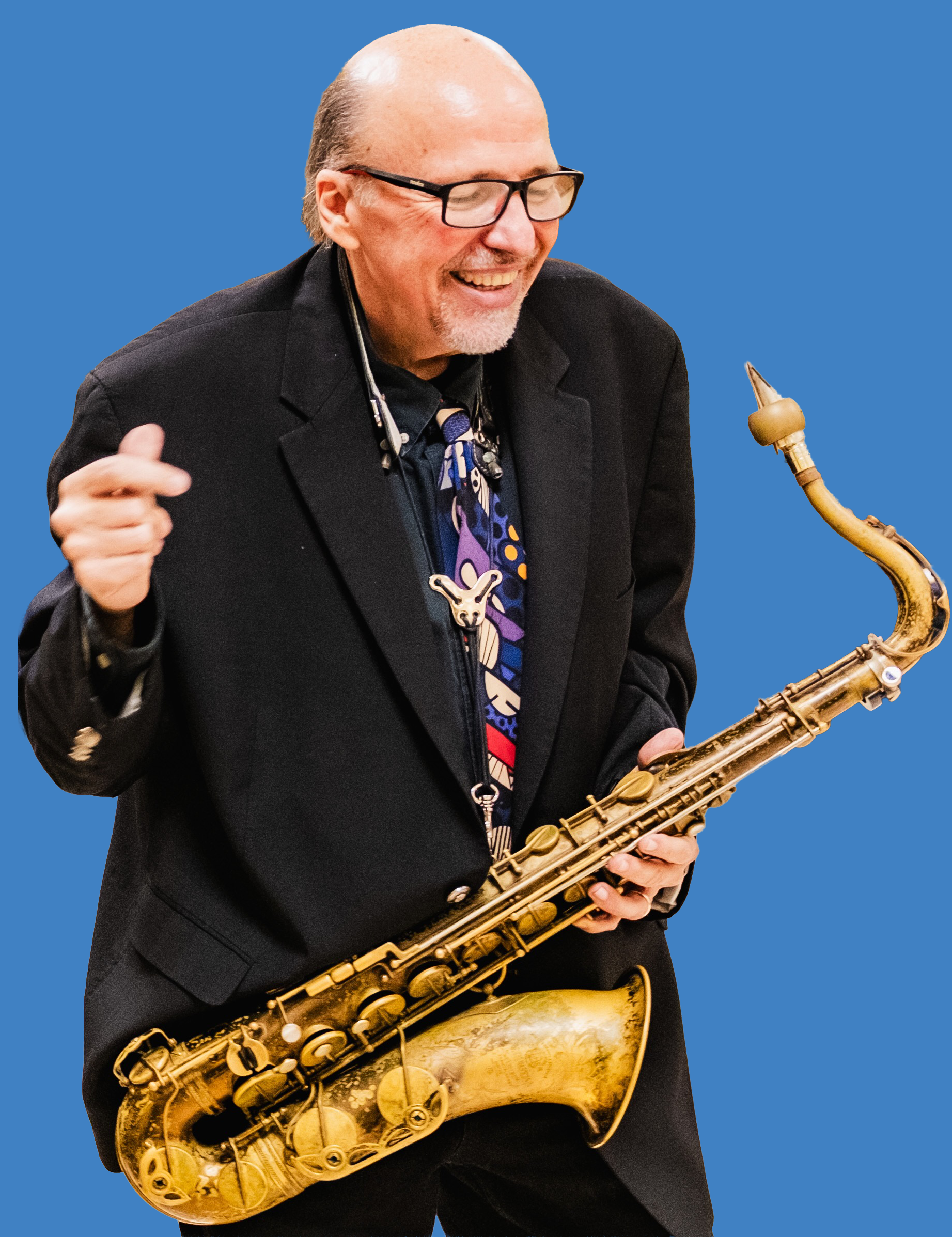 Eduardo Calle smiling while holding a saxophone