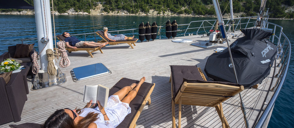 Gulet Alba's front deck is a sunbathing and relaxation area.