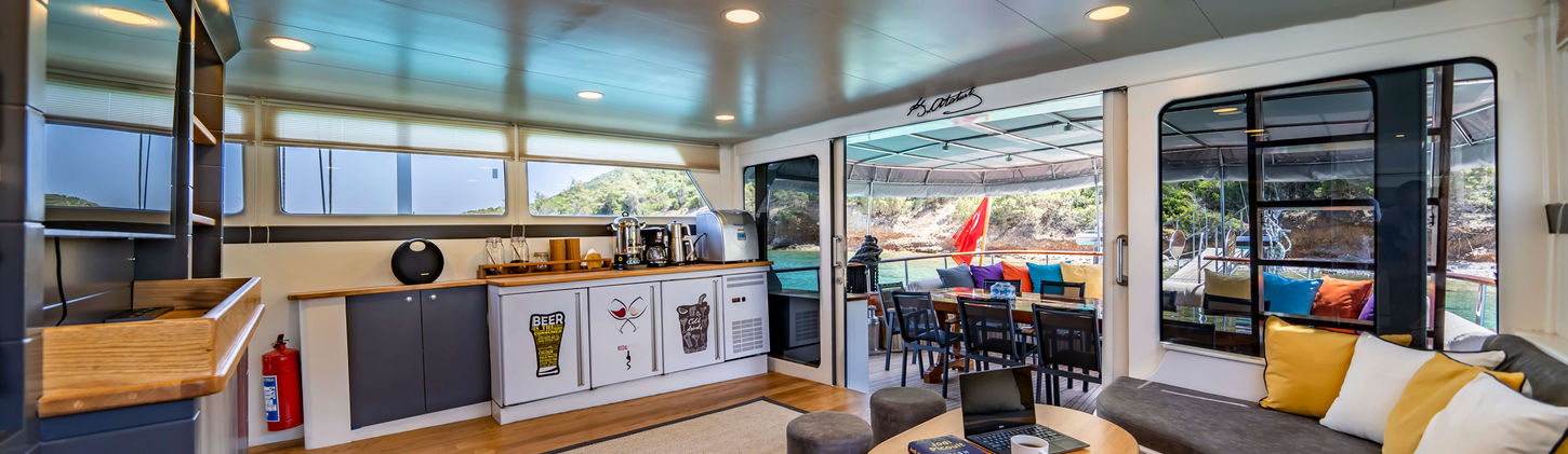 Golden Glory gulet interior salon lounge bar, TV and seating