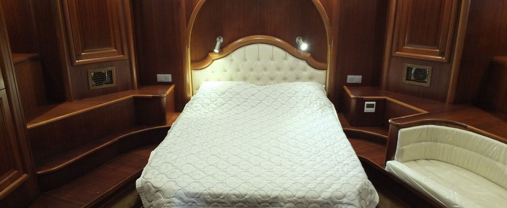 Kaptan Mehmet Bugra gulet master cabin double bed en-suite and luxury