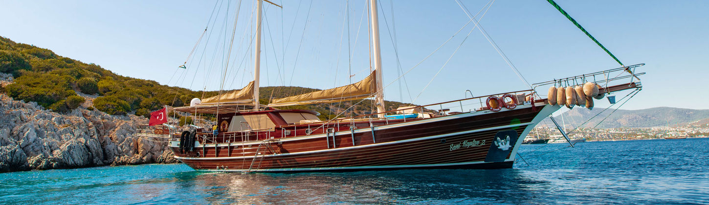 Sani Kaptan 2 gulet exterior side view sailing in Turkish Riviera