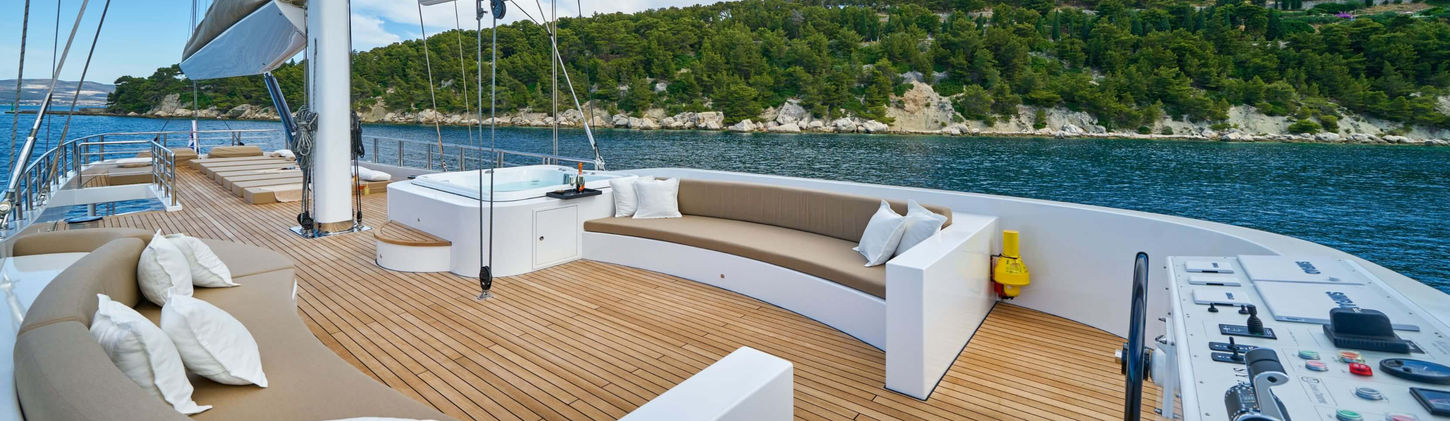 Acapella gulet flybridge jacuzzi and sun-loungers under open sky