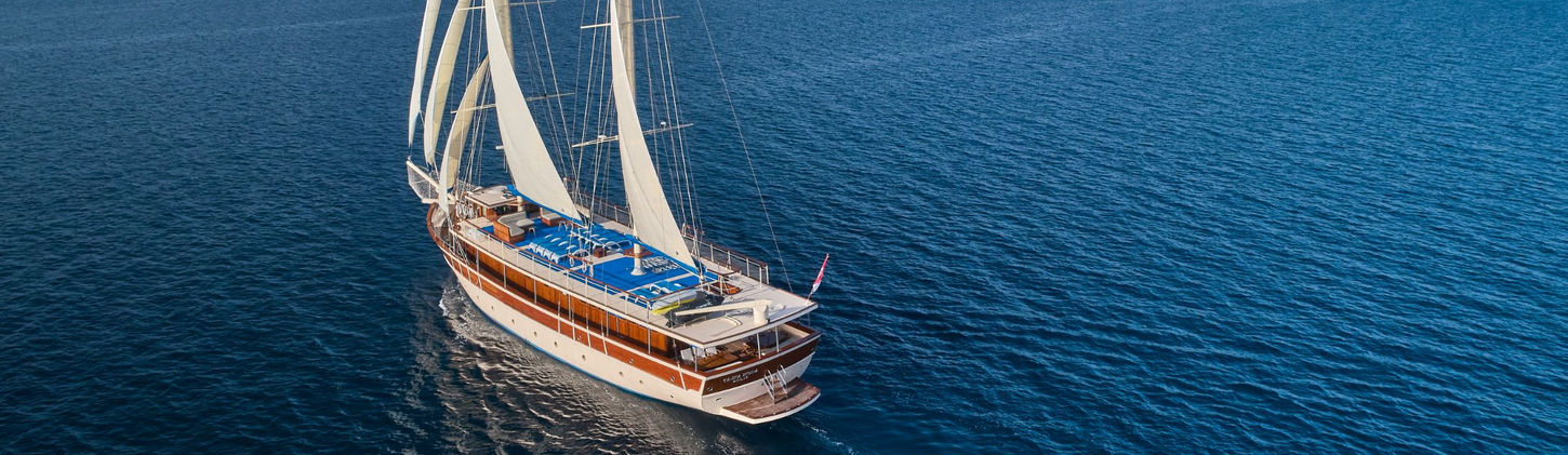 Tajna Mora gulet cruising along the Croatian Adriatic coast