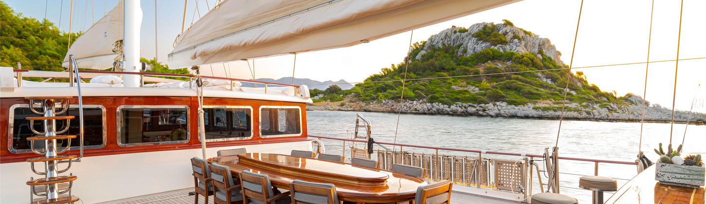Kaptan Kadir gulet aft deck shaded dining table overlooking turquoise water