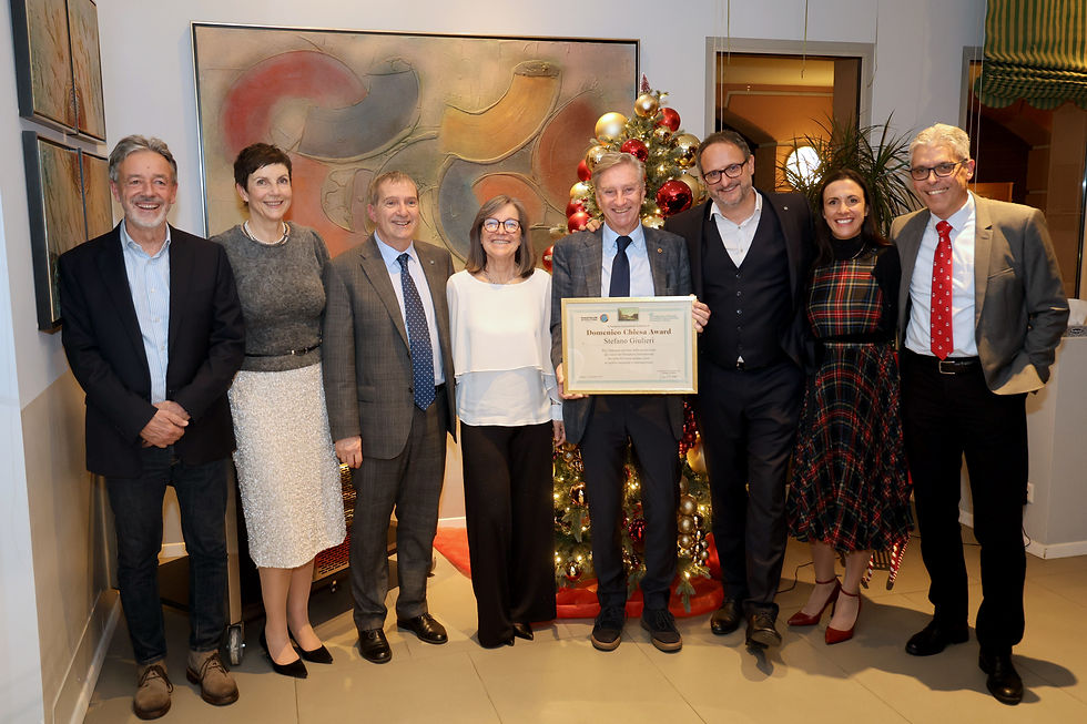 Stefano Giulieri con alcuni dei membri del Panathlon durante la serata.