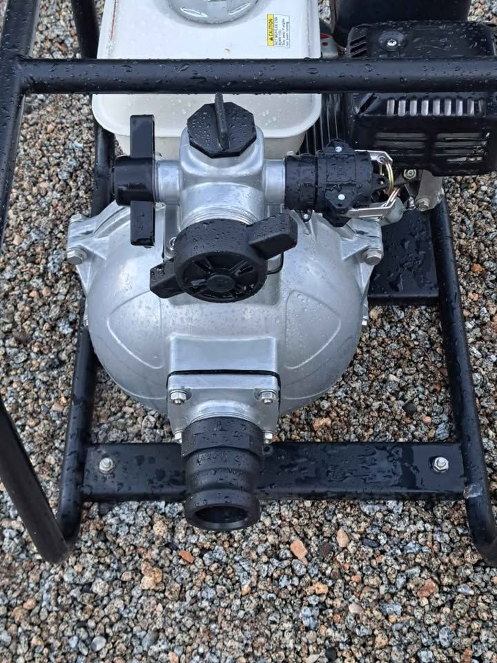 Thumbnail: SOLD......Honda Fire Pump - ORANGE UP650H 