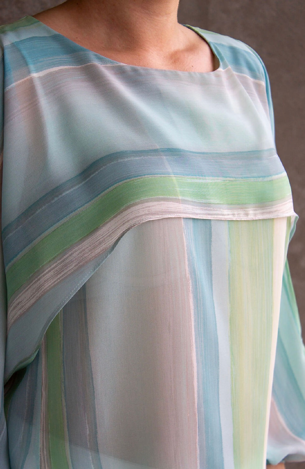 Miniatura: blusa verde água fluida elegante senhora detalhe costas aberta