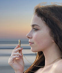 woman showing to use breathing chalumu breathing necklace
