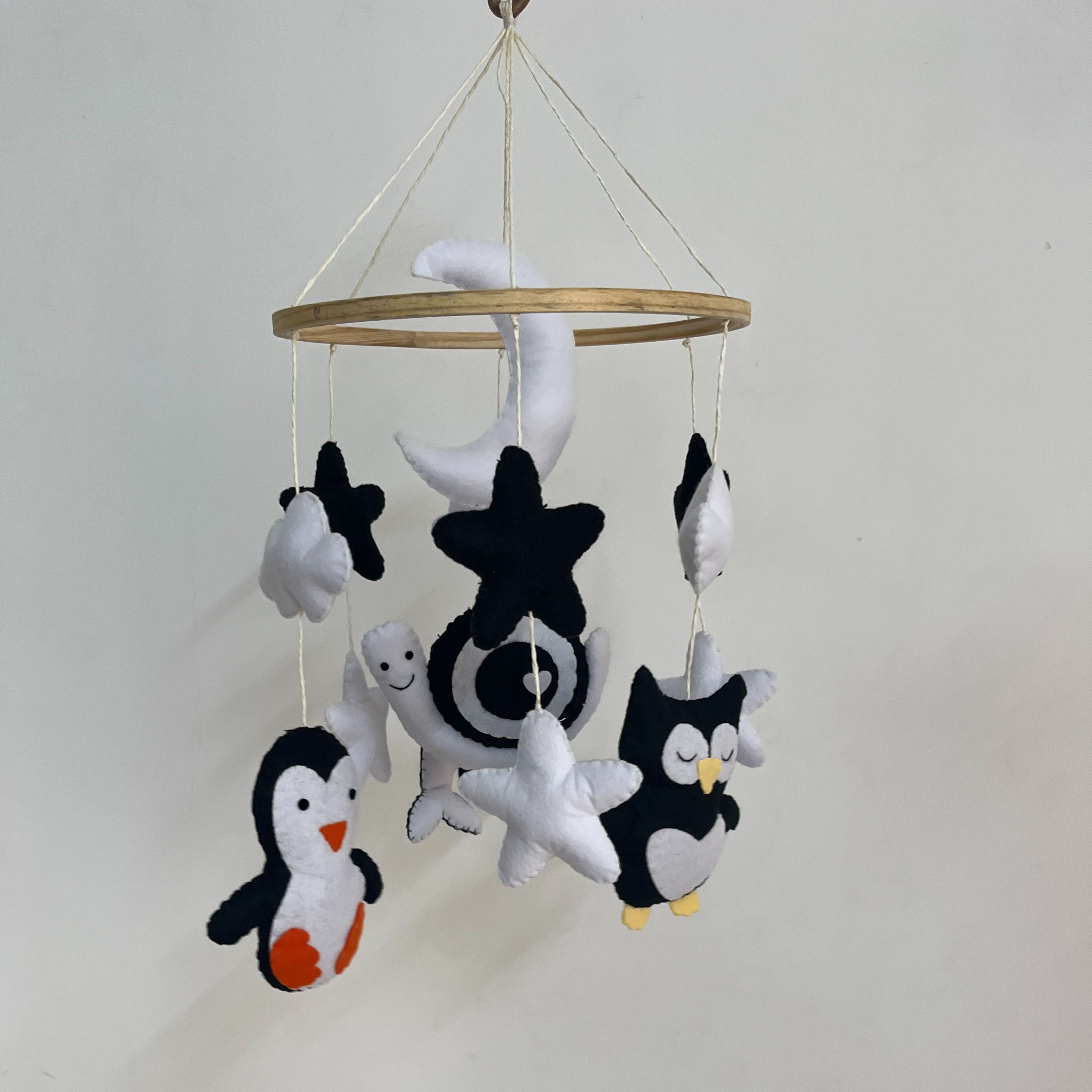 Black and white mobilecot Hanging