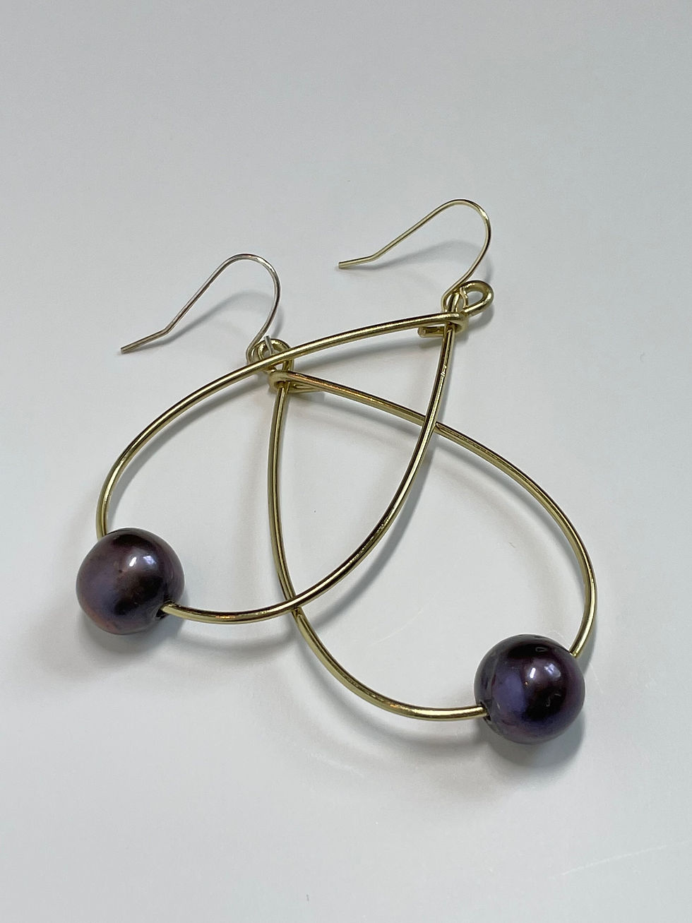 Thumbnail: Midnight Elegance Pearl Earrings