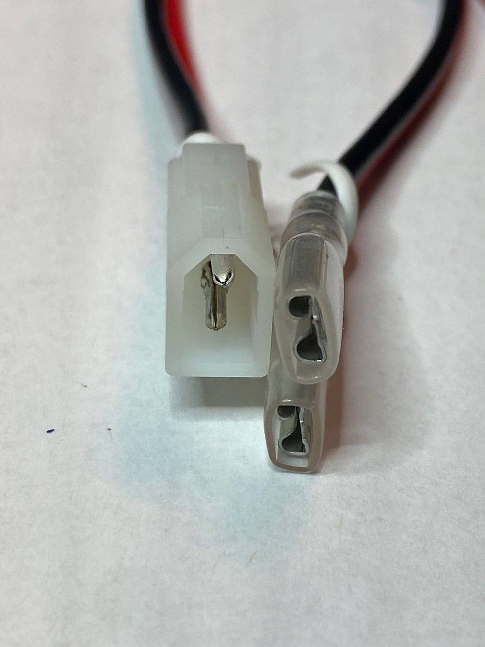 Thumbnail: Spade crimp with insulated sleeve and 16 Awg wire