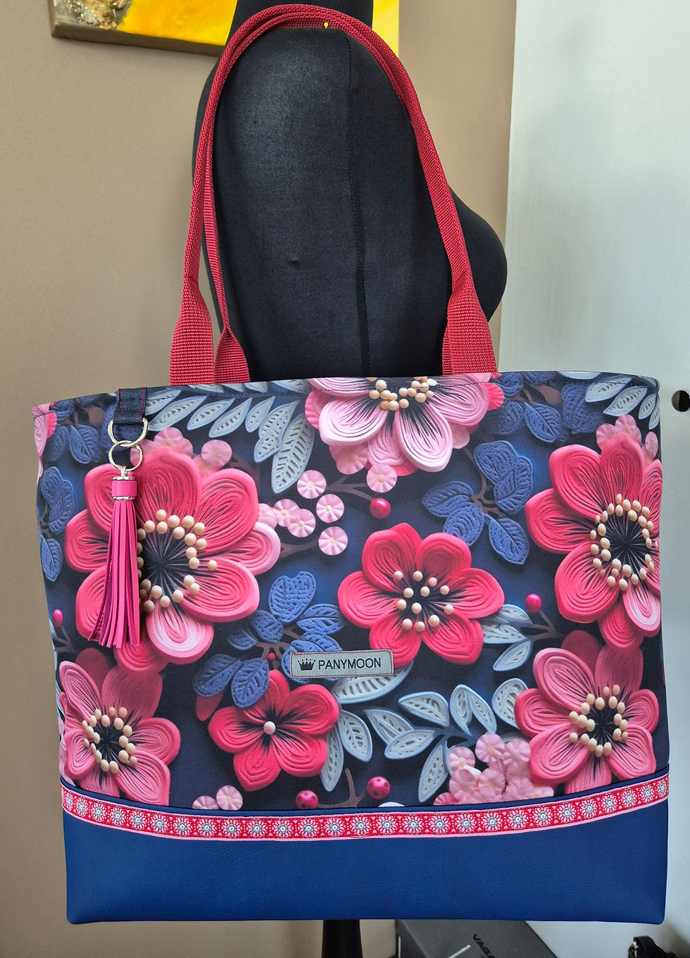 Miniaturbild: Fiona Henkeltasche spezial extra - Blüten pink-blau auf marine