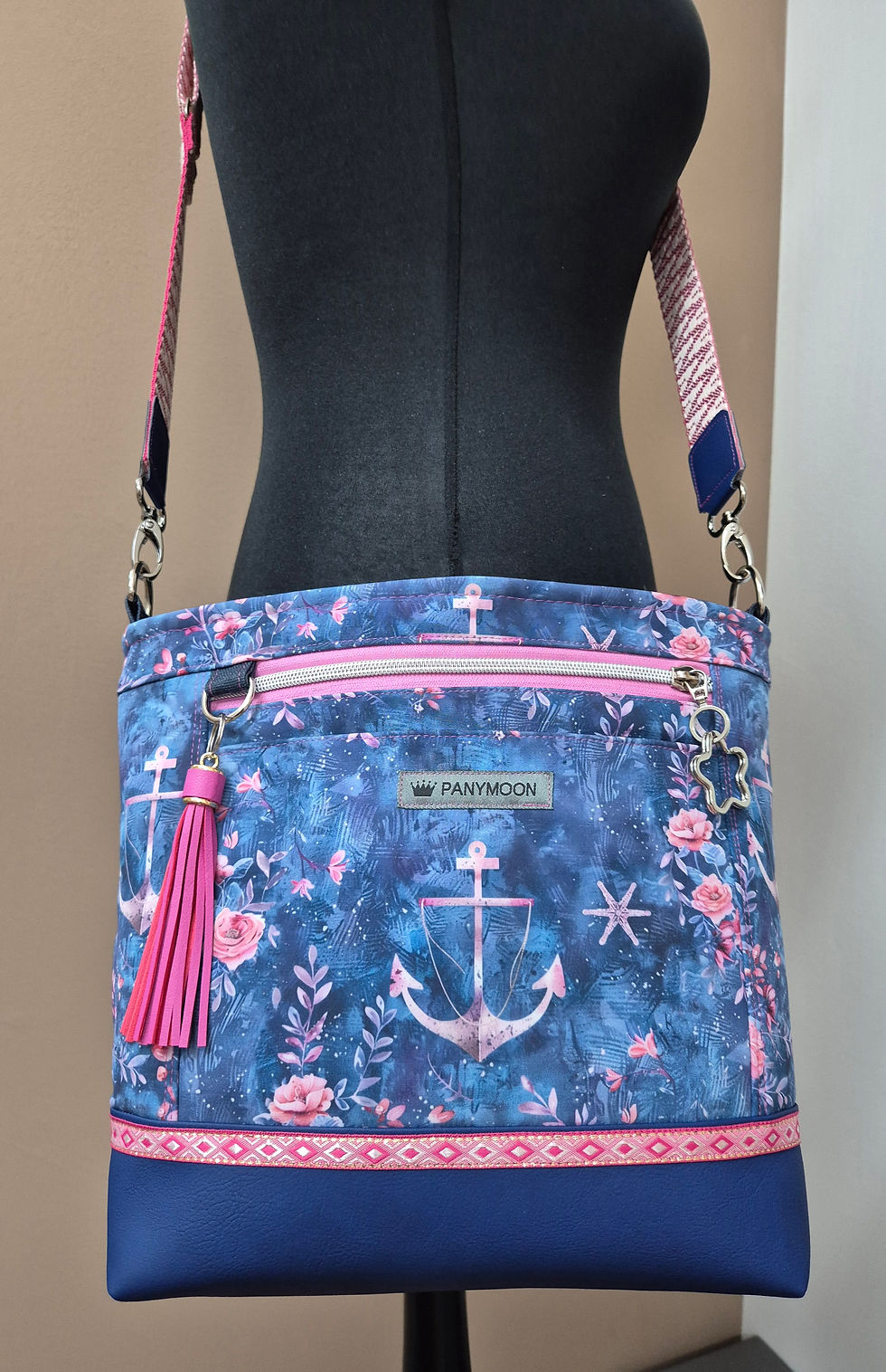 Miniaturbild: Dalia Crossover Tasche Gr. M - Anker rosa auf blau