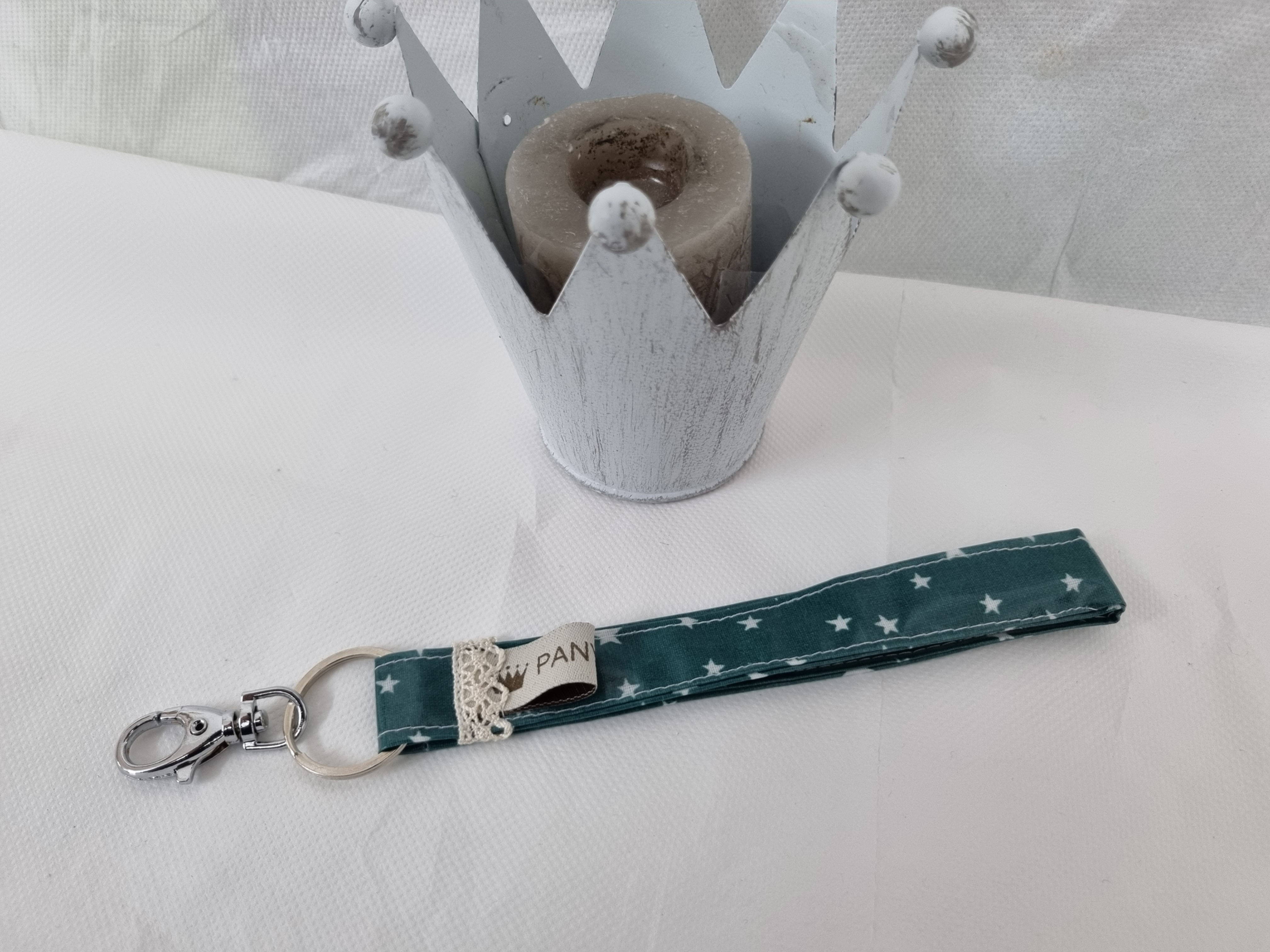 SCHLÜSSELBAND KURZ MIT RING & KARABINER - STERNE GRÜN