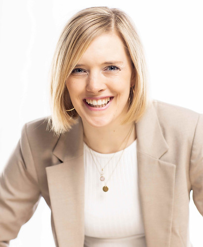 Ulrike Kohl, Vocal Coach der Complete Vocal Technique, freundlich, warm, lächelnd, Halbportrait