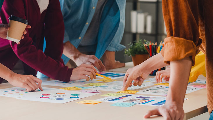 asian-businessmen-and-businesswomen-meeting-brainstorming-ideas-about-creative-web-design-