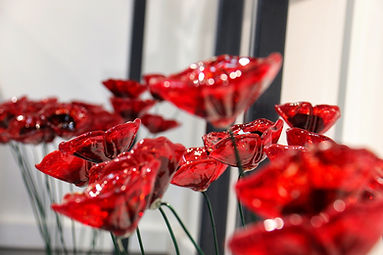 Coquelicots en verre soufflé sur tige LSDV crédit photo Anabelle Alif