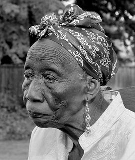 Maman Zozo n&b.jpg