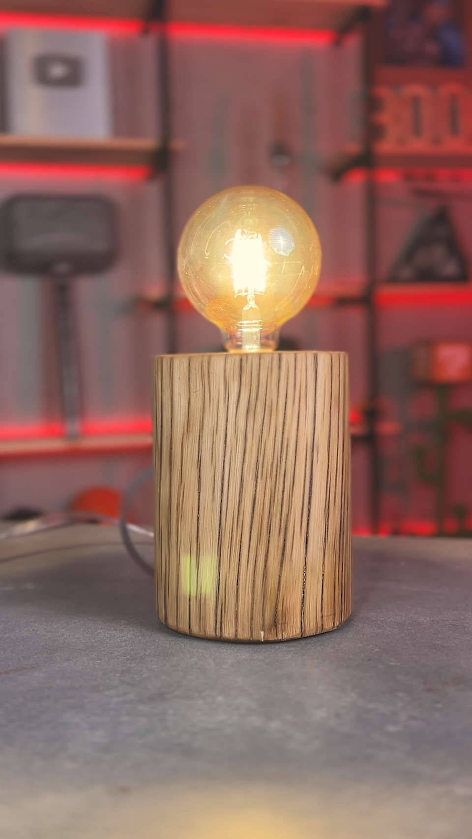 Luminária feita com toco de eucalipto