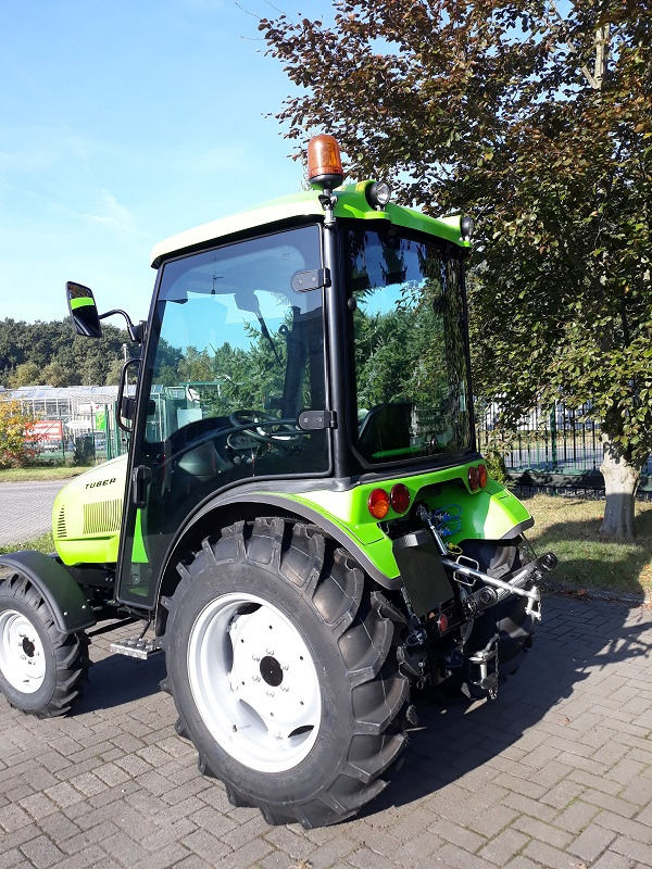 Thumbnail: TPS Tuber 50 48 PS Allradtraktor mit Vollkabine Rundumleuchte