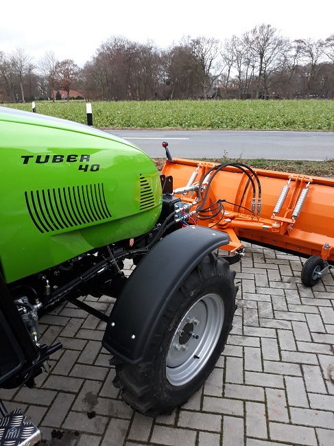 Miniaturbild: TPS Tuber 40 39 PS Allradtraktor Winterdienst