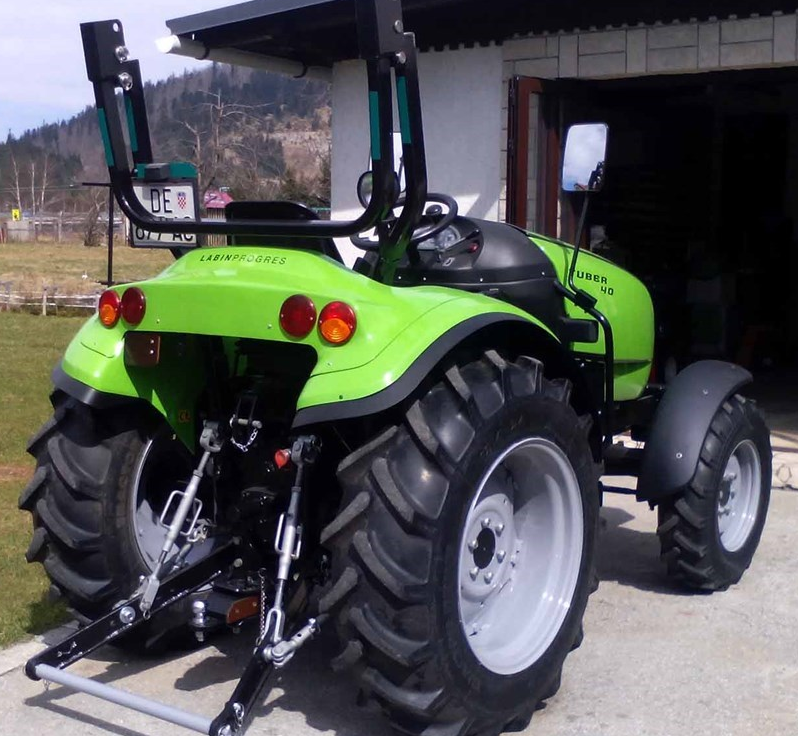 Miniaturbild: TPS Tuber 50 48 PS Allradtraktor Überrollbügel Rundumleuchte