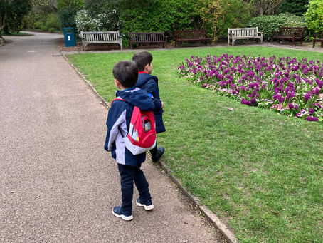公園にいる子供達