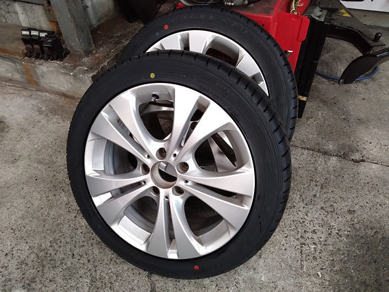 メルセデスベンツB180 タイヤ交換