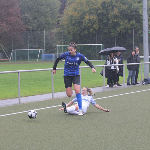 Nach zwei sieglosen Spielen: FFC Wacker München feiert deutlichen Heimerfolg gegen SV Frauenbiburg