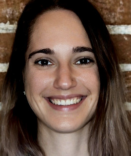 Hannah Oexman V3 headshot.jpg