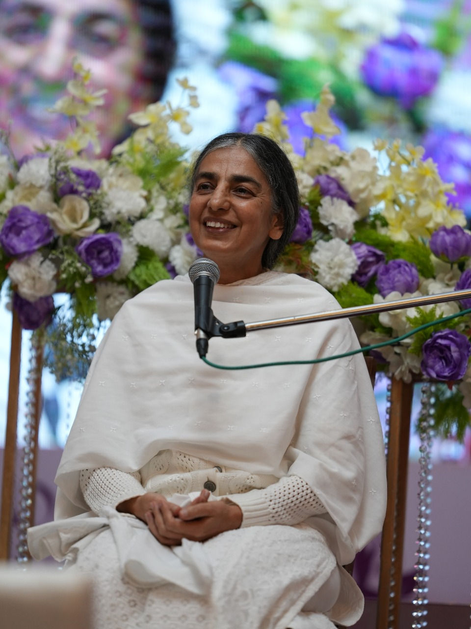 Nuri Bhajans & Kirtan & Didi Krishna’s Talk