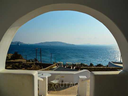 Mykonos & Delos: The Two Sides of Visiting Greece