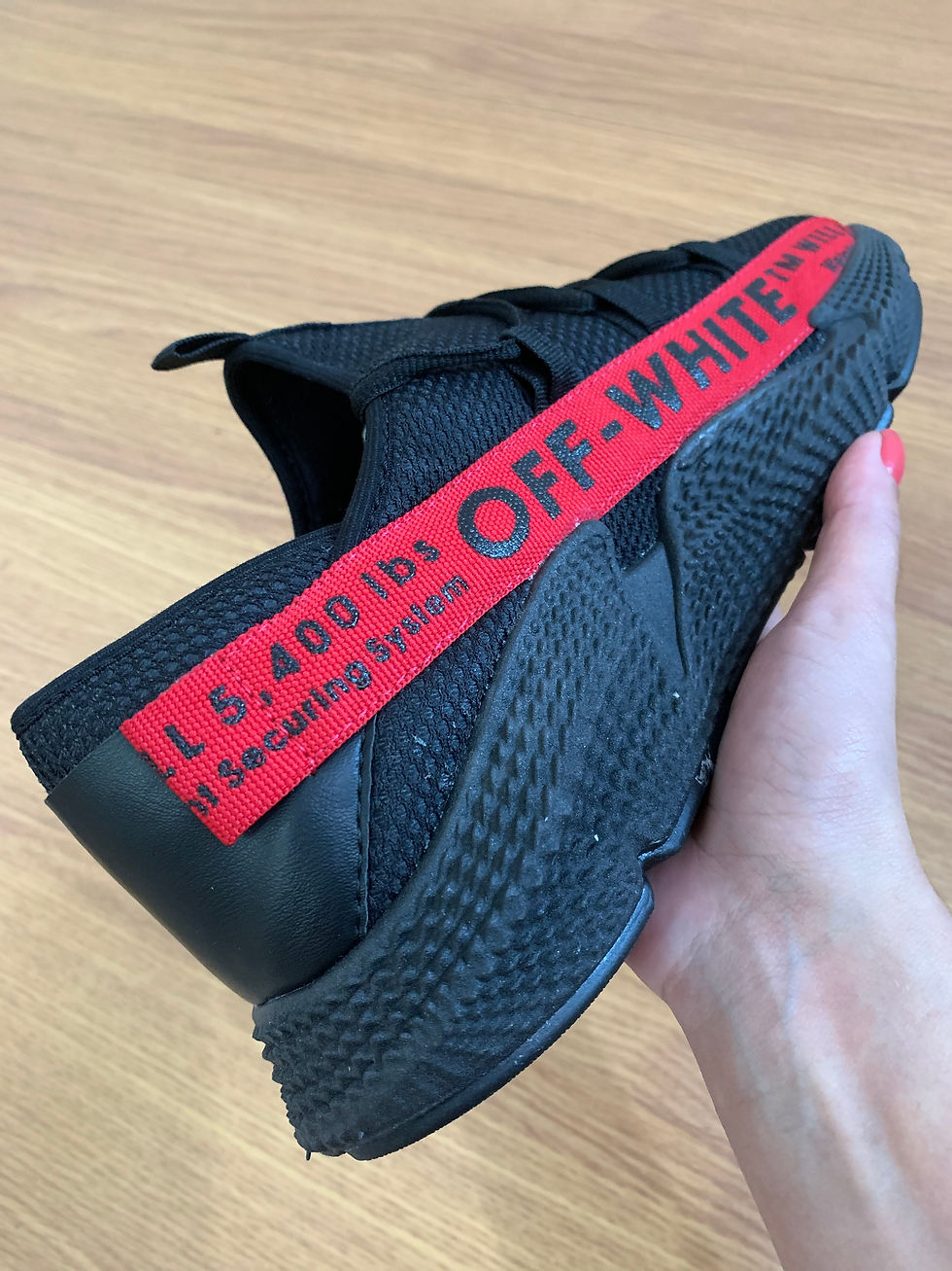Miniatura: ADIDAS OFF WHITE PRETO COM DETALHE VERMELHO
