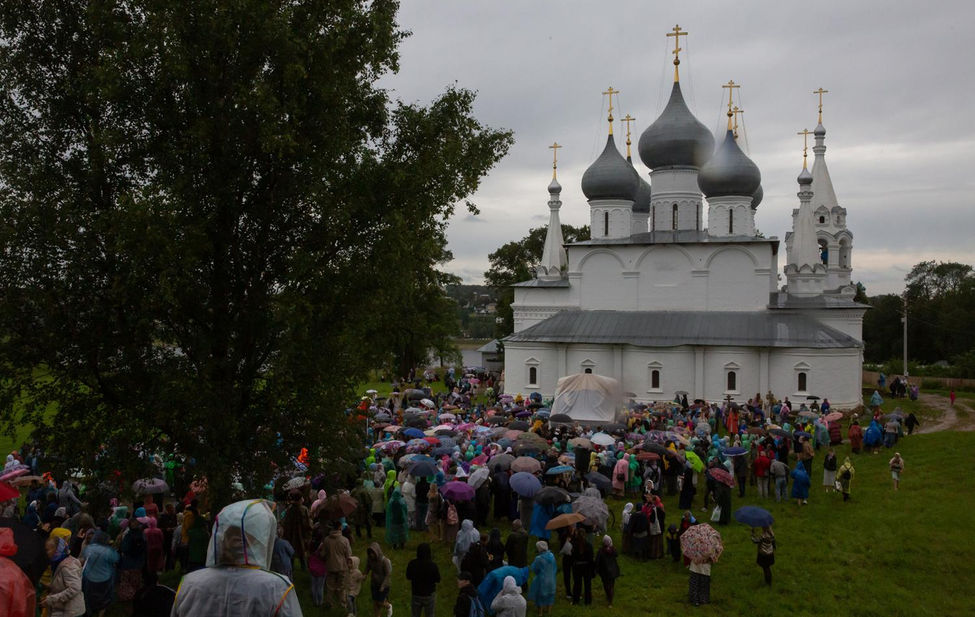 Documentary photograph of a Russian Orthodox procession.