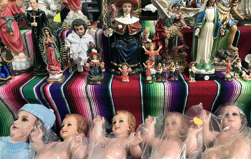 Documentary photograph of American antique marketplaces.