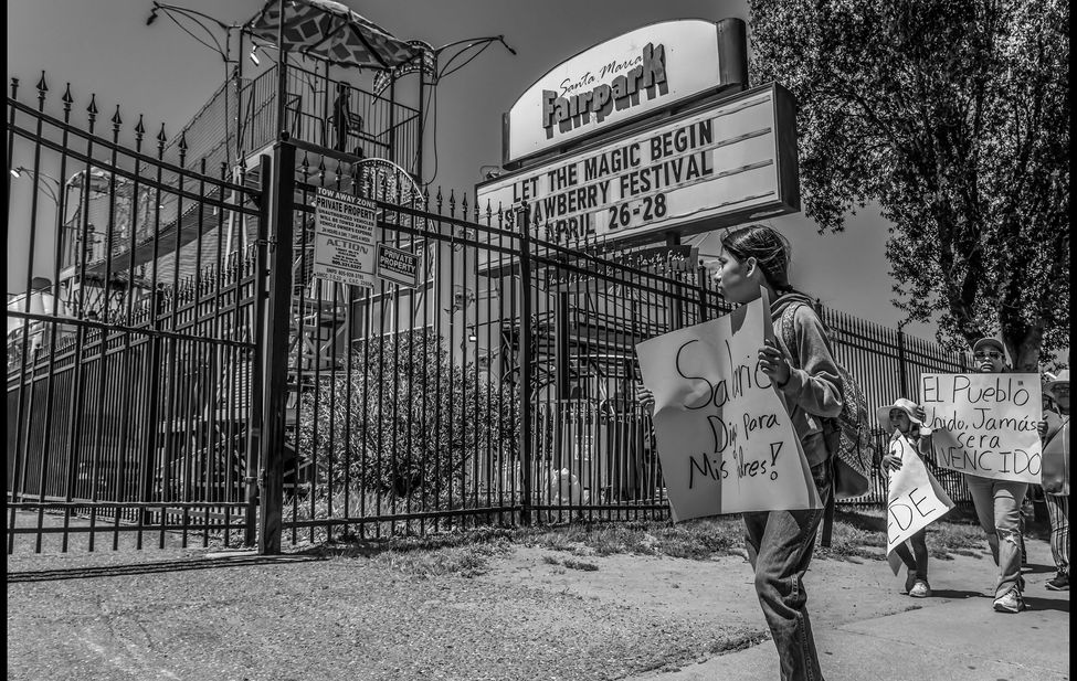 Documentary photograph of indigenous farmworkers.