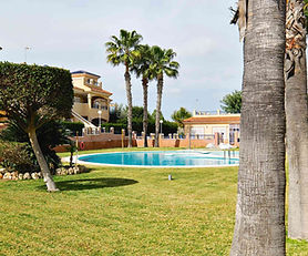 Dům se zahradou a bazénem