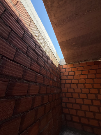 Alvenaria de tijolo e padieira em betão – construção civil e reabilitação de edifícios pela Lome Building