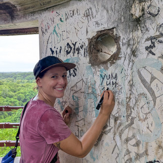 YUM YUM WAS HERE! Einverlassener, japanischer Leuchtturm aus WWII