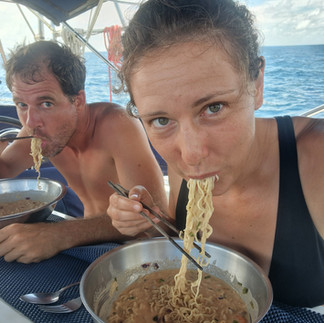 Mittagessen während der Überfahrt: Homemade Tom Yum