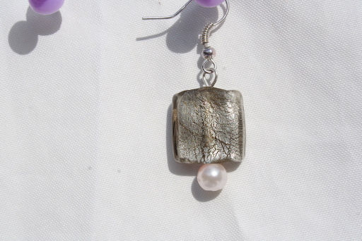 Miniaturbild: Square Mid Grey Czech Glass Earrings buy at artandpatterns.com