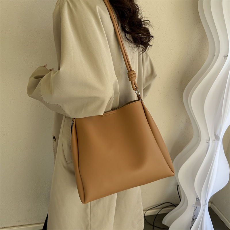 Roselle City Chic Shoulder Bag