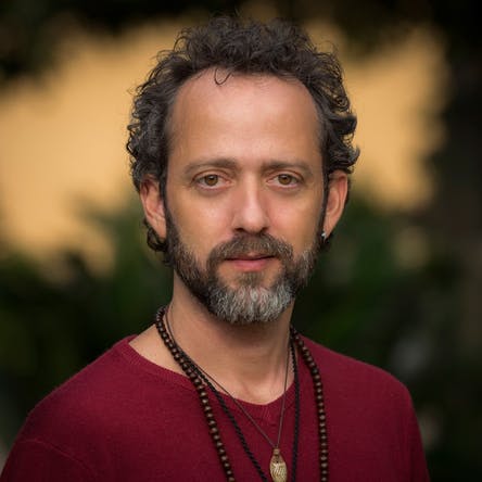 Elderth Theza (Dhyan Farzan), terapeuta da Kaya Terapias