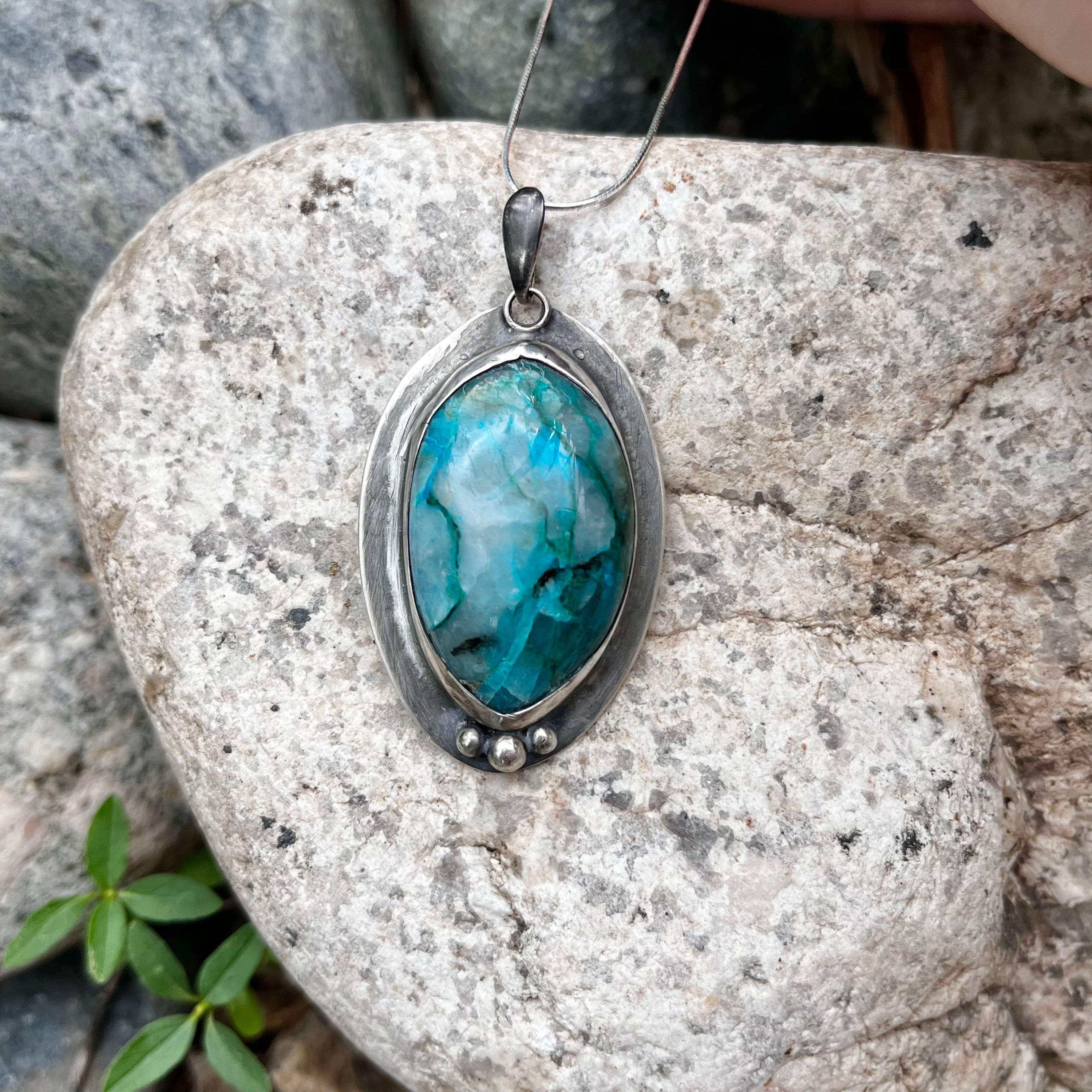 Chrysocolla in Quartz